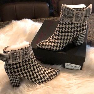 Betsey Johnson Millburn Houndstooth Booties sz 8 NIB